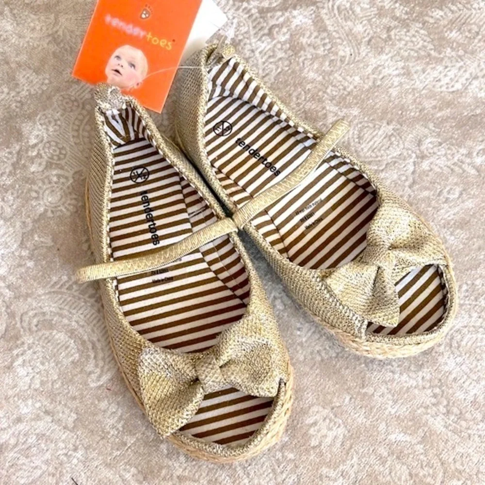 Brand New TenderToes Gold Tone Metallic Espadrilles Open Toe Bows Slip On Shoes